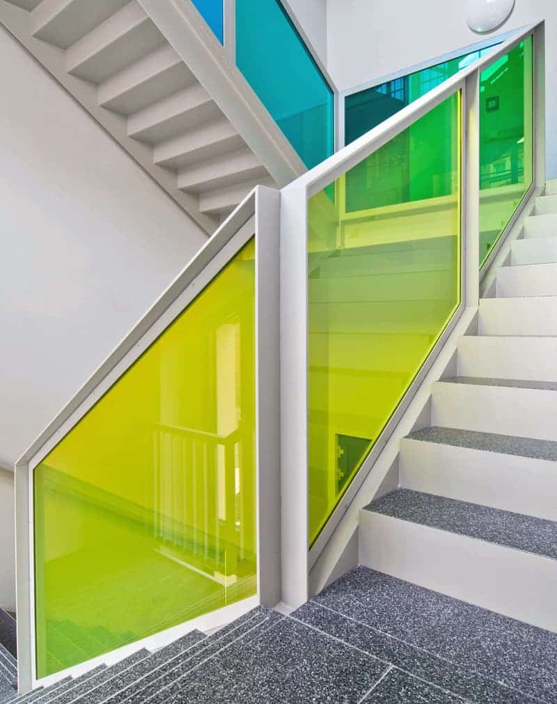 Color_rail_1.jpg Перила с цветным стеклом "Калейдоскоп" — изображение 1