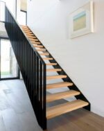 Лестница на металлическом каркасе "Полоса"