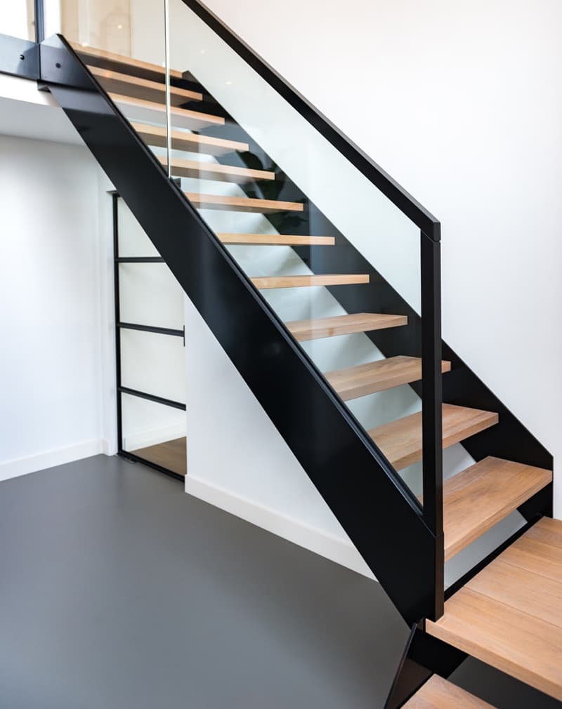 StekloB_stair_1.jpg Лестница лофт на металлокаркасе "Стекло Б" — изображение 1