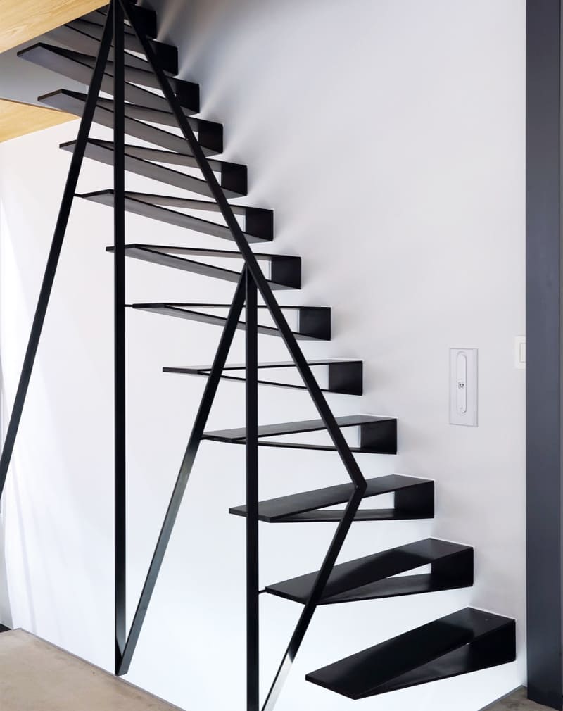 Triangle_stair_1.jpg Лестница металлическая консольная "Треугольник" — изображение 1